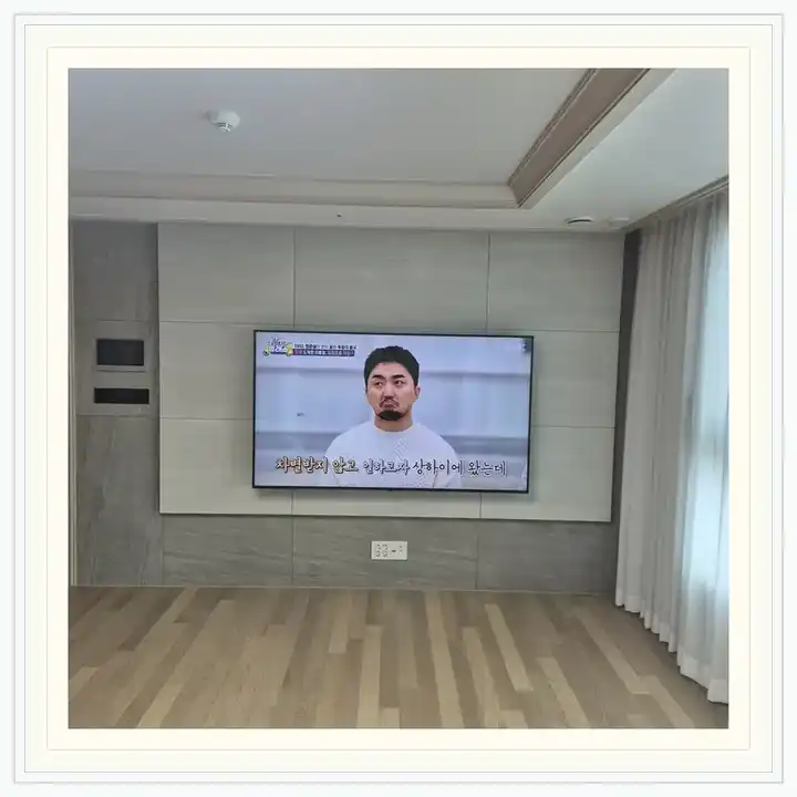 벽걸이TV 거치대 참고 사진 · 청량리역롯데캐슬SKY-L65 설치 조건
